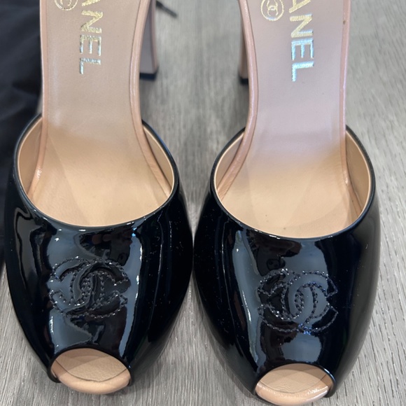 Chanel nude and black pumps. Size 36 - Picture 3 of 7